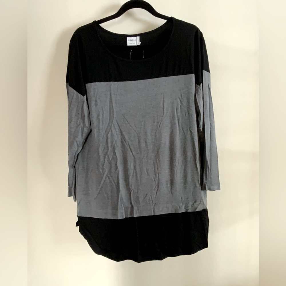 Black and grey colour block top. 3/4 length sleeves, size 2X Suzanne Betro
